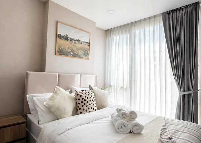 1bd With Rooftop Pool - 8 Min Mrt Free Shuttle Bangkok