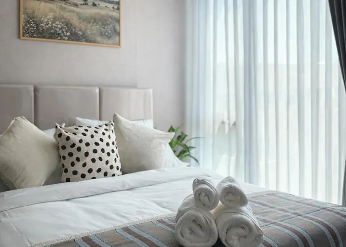 1bd With Rooftop Pool - 8 Min Mrt Free Shuttle Bangkok